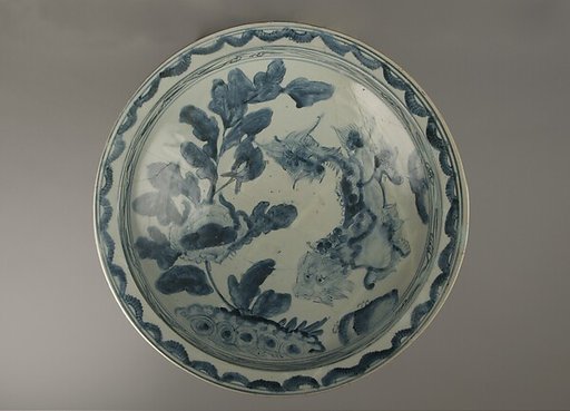 Large Dish (Ōzara) with Lion and Peony