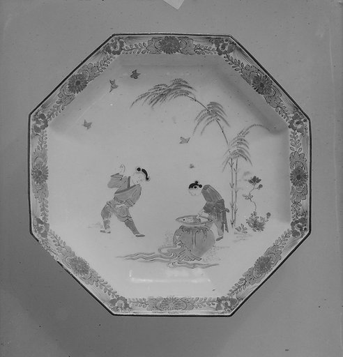 Octagonal Dish with the Story of Si Maguang ("Hob in the Well")