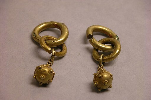 Earring (one of a pair)