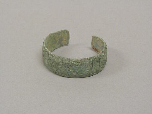 Open Bracelet with Linear Incising