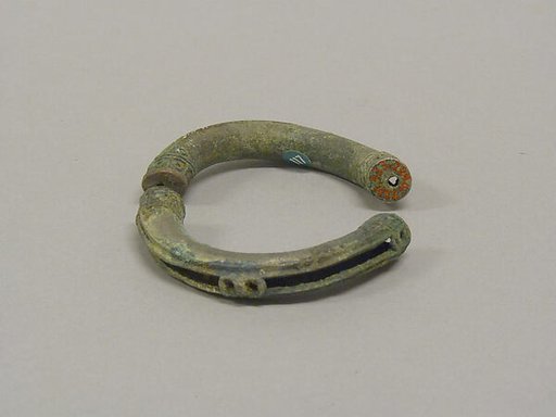 Hollow Bangle in Two Parts with Pellets