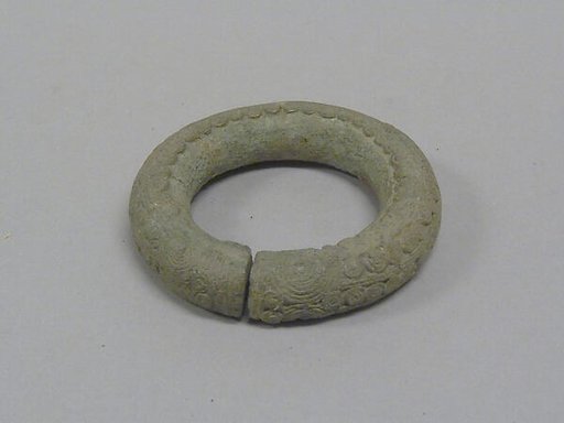 Hollow Bangle with Small Circular Patterns