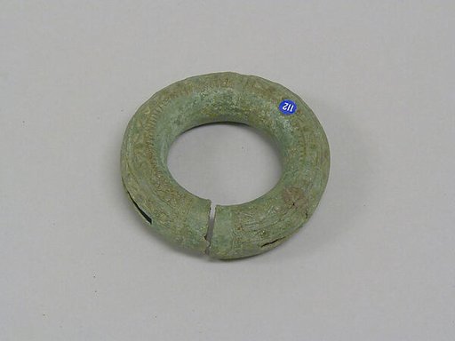 Hollow Bangle with Pellets and Decoration