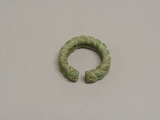 Solid Bracelet with Large Braid