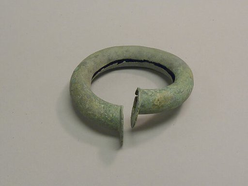 Hollow Anklet with Flattened Ends