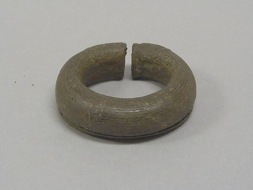 Hollow Bangle with Striations and Pellets