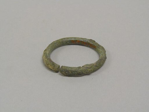 Solid Undecorated Bangle with Flat Surface