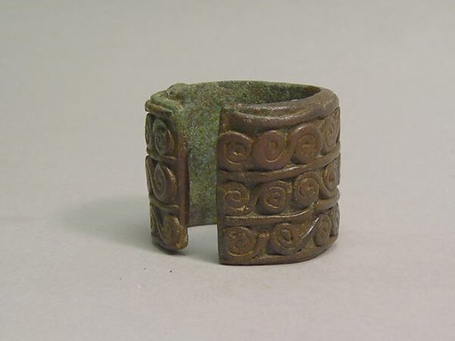 Cuff with Three Rows of "S"-Shaped Designs