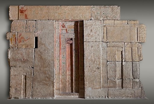West wall of the chapel of the mastaba Kaemsenu with niches for Iretnub, Kaemsenu and Werdjedptah