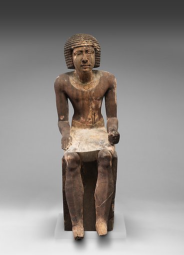 Seated Mitry with echelonned wig
