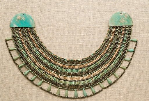 Broad collar