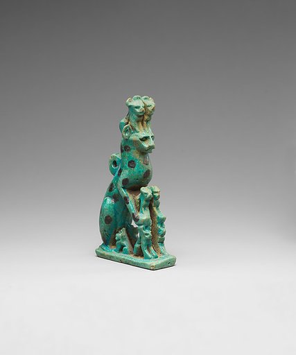 Figurine of a cat with kittens