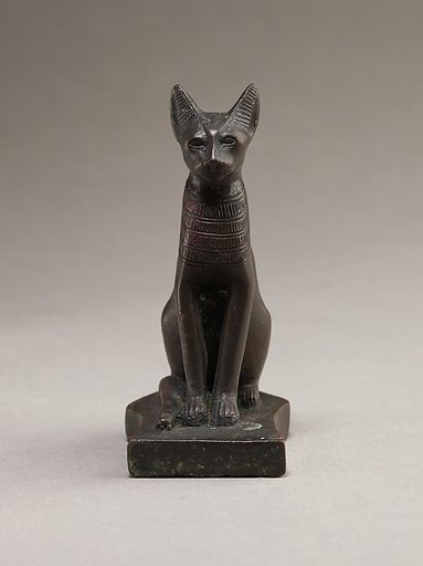 Statuette of a cat