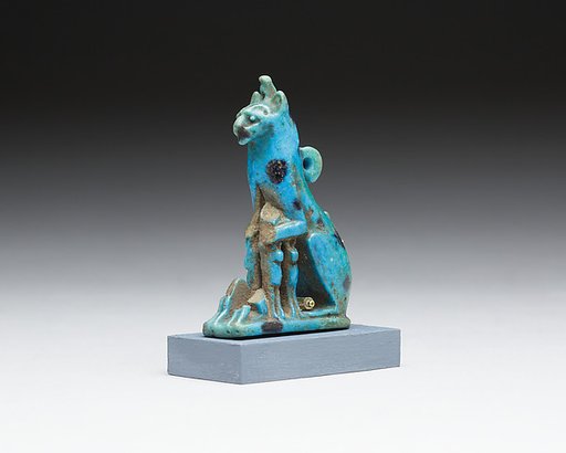Cat with kittens amulet