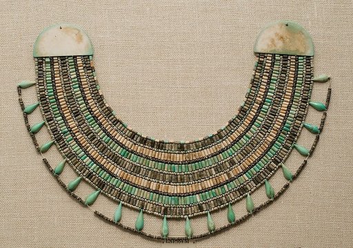 Broad collar
