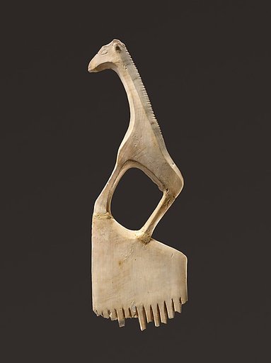 Comb with a giraffe
