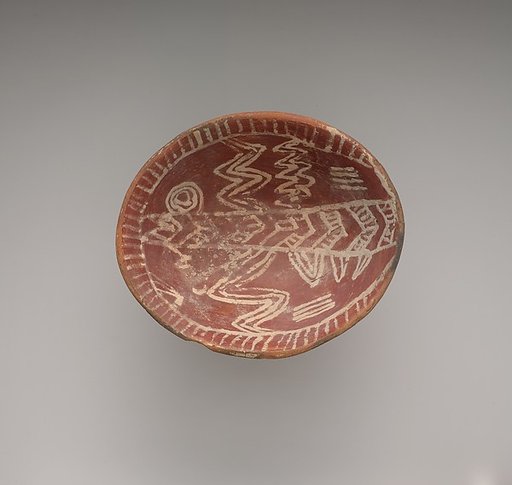 White cross-lined bowl with four legs