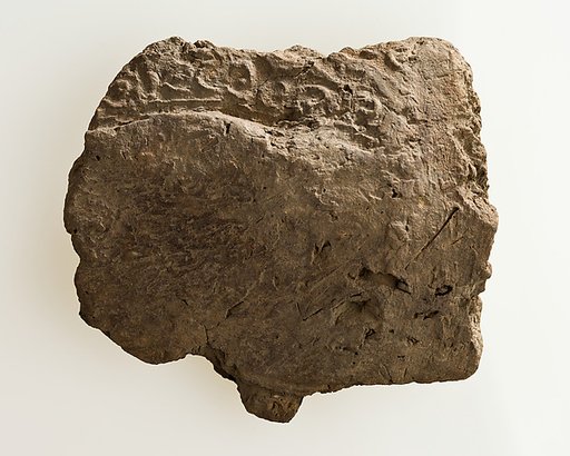 Mud jar sealing impressed with a row of spiral signs