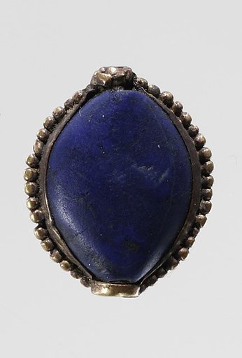 Cowroid bead