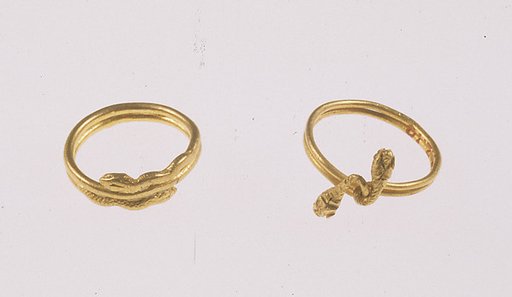 Ring with snake's head terminals