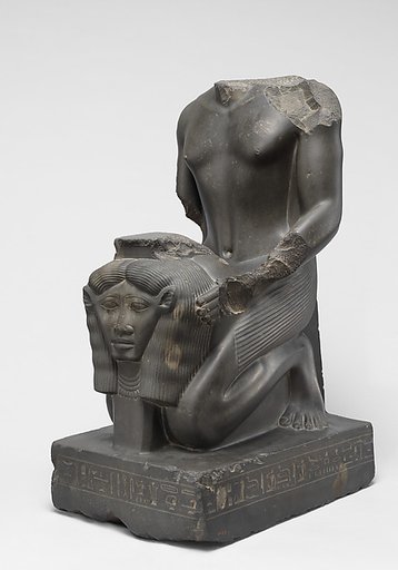 Kneeling statue of Amenopetemhat holding the Hathor emblem