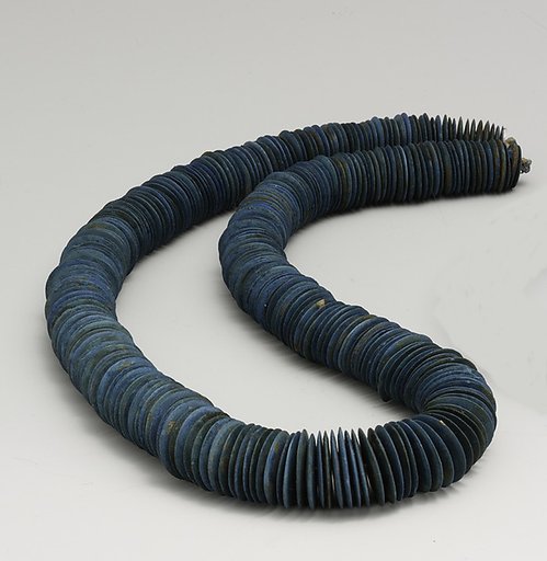 String of lentoid beads