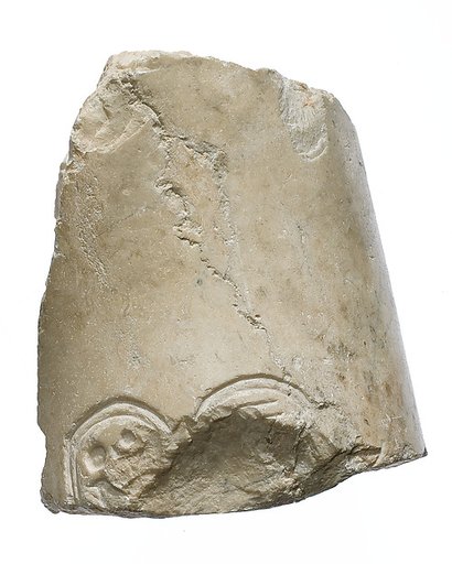 Arm, left shoulder with Aten cartouche