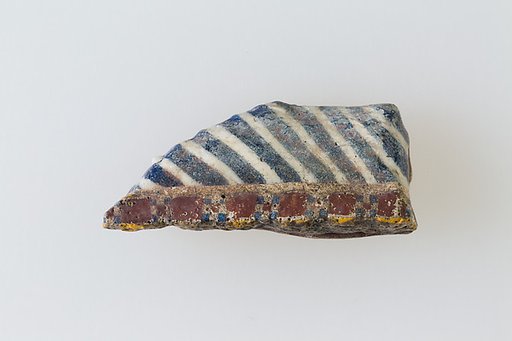 Inlay with stripes