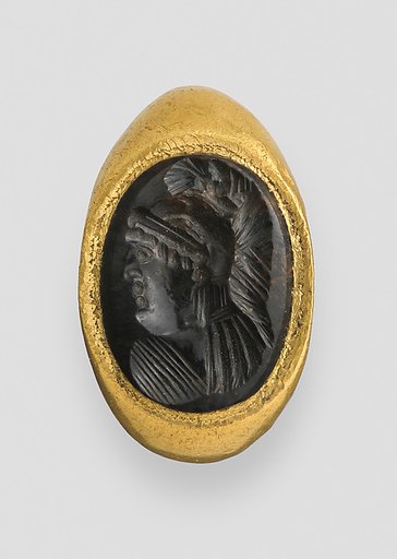 Ring with gem intaglio of helmeted head