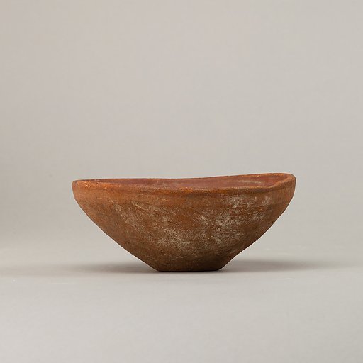 Shallow bowl with vertical rim