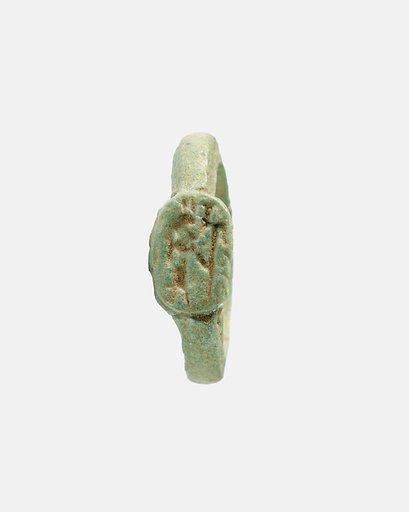 Ring, god figure