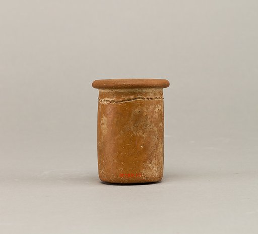Short wavy-handled ware cylindrical jar with a scalloped line