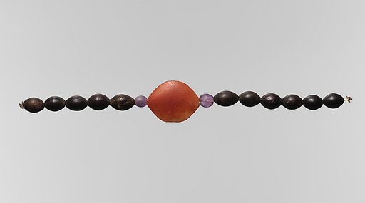 String of beads, barrel and one acacia