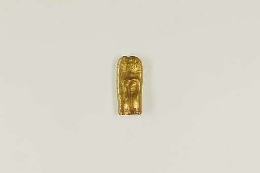 Bead with figure