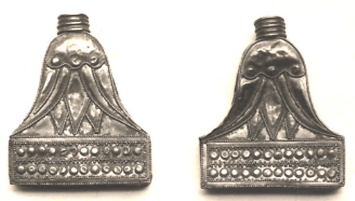 Lotus shaped terminal for collar