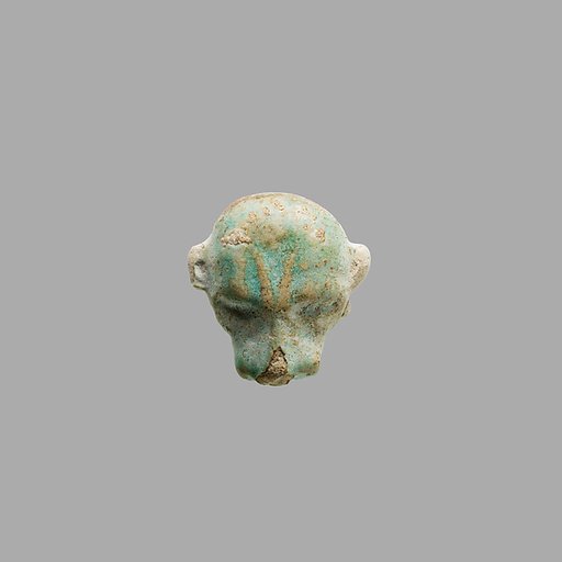Bead in form of a head of a leopard