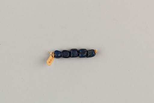 String of 5 four-sided beads