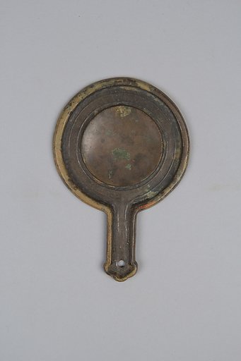 Mirror with handle