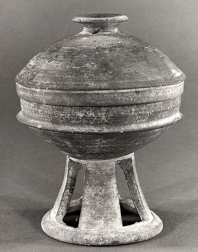 Pedestal dish with cover