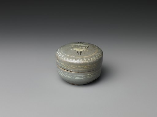 Box from set of five decorated with cranes and clouds