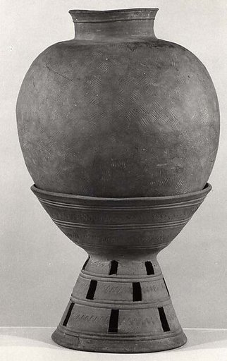 Large vessel with stand