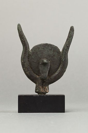 Disk and horns headdress for a goddess