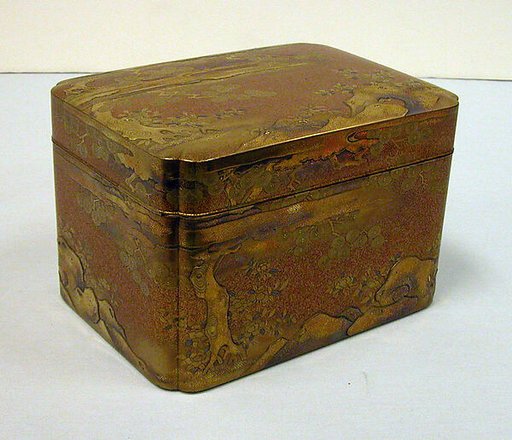 Box with tray