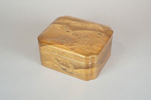 Box with Design of Cherry Blossoms at Mount Yoshino