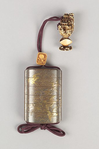 Case (Inrō) with Design of Seagulls Flying Over Waves