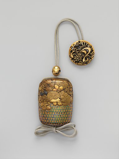 Case (Inrō) with Chrysanthemum Decoration