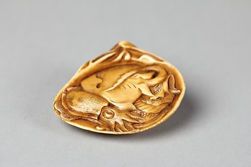 Netsuke of Shell