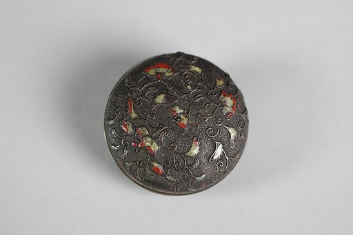 Netsuke with Ivy and Flower Design
