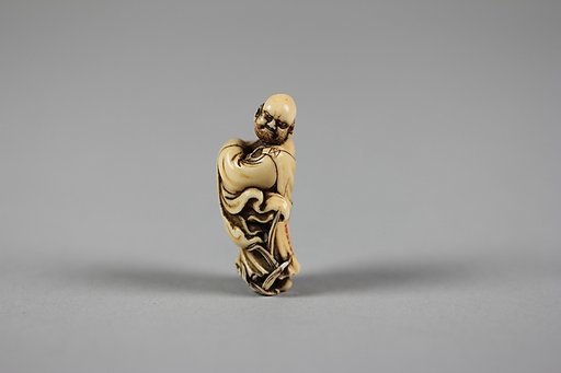 Netsuke of Daruma Crossing the Yangzi River on a Reed