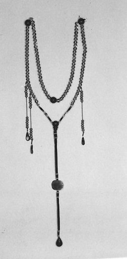 Court necklace
